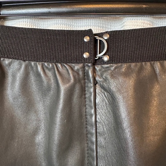 LOFT Black Genuine Leather Mini Skirt Size 8 Women's Elastic Waist Lined D Ring - Picture 5 of 9